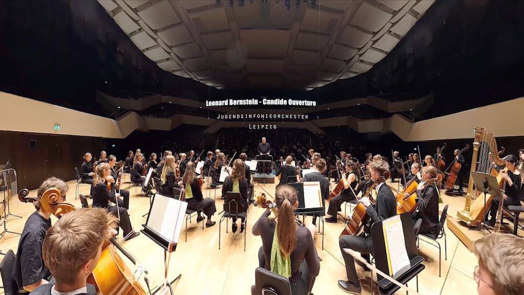 Leipzig Youth Symphony Orchestra performing Leonard Bernstein’s Candide Overture live in concert hall.
