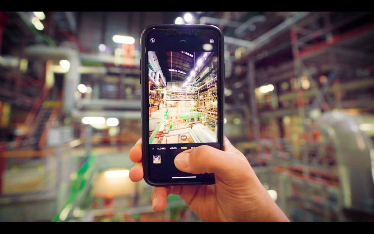 Person fotografiert mit dem Smartphone