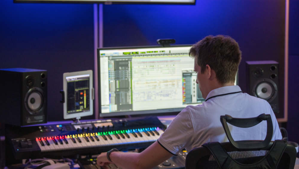 Look over Martin Rieger Shoulder as he mixes something in his Dolby Atmos Tonstudio