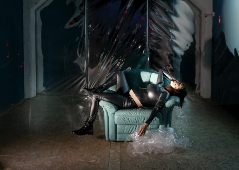 The Holy Bitch Project von Christiane Mudra - HIGHRES©Verena Kathrein2004