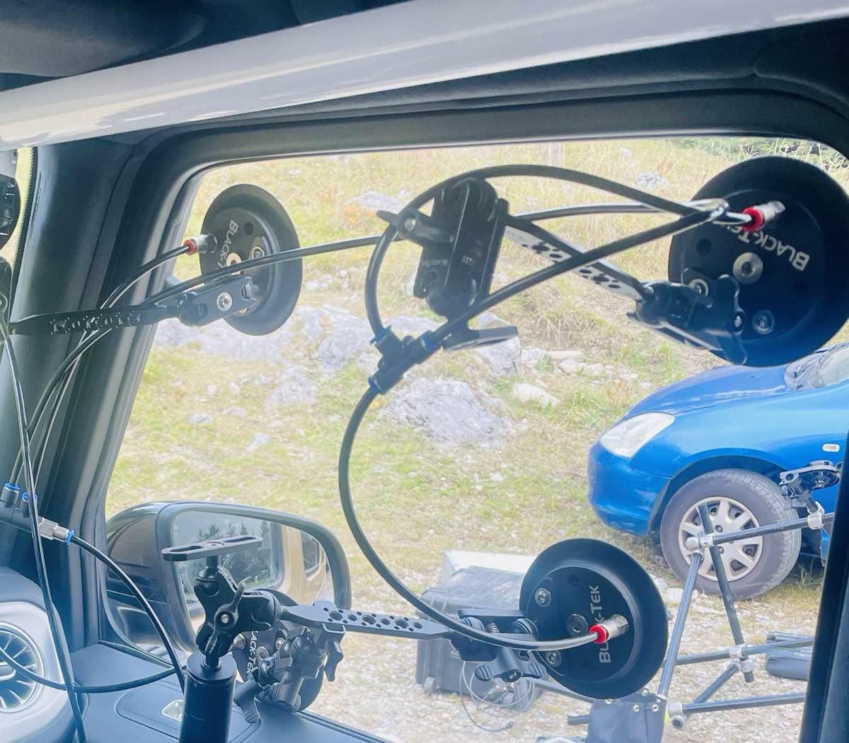 Suction mount rigging on a vehicle window for in-car immersive audio recording
