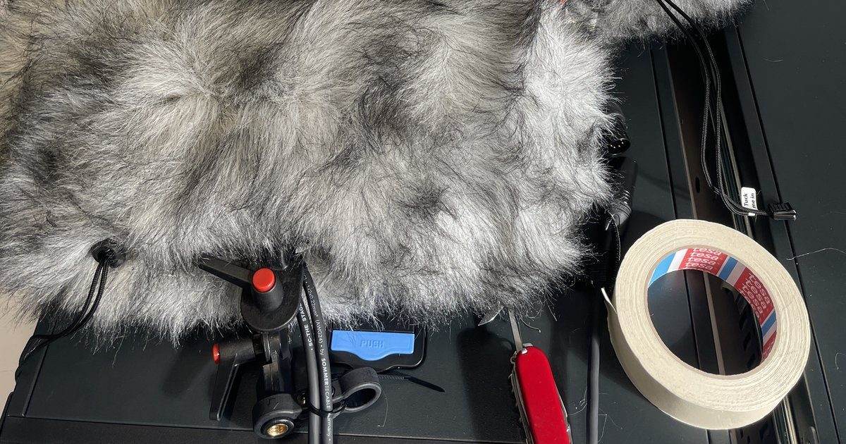 Vorbereitung des Rigging-Equipments mit Klemme, Klebeband und Werkzeug
