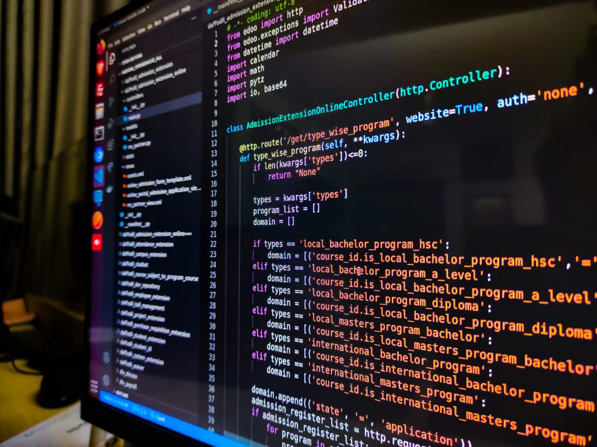 Bildschirm mit Zeilen Python-Quelltext in einem Code-Editor